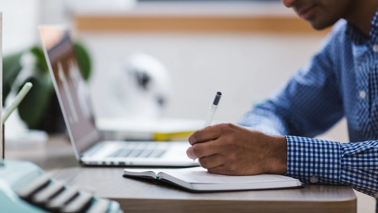 desk notebook checklist research